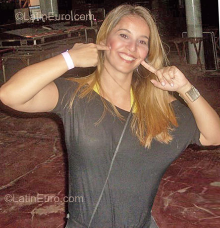 Date this nice looking Brazil girl Patricia from Recife BR4595