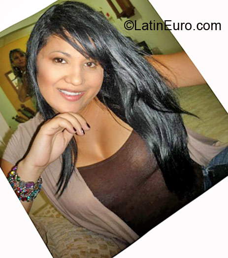 Date this passionate Colombia girl Carolina from Santa Marta CO6286
