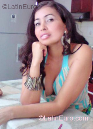 Date this hot Colombia girl Maria lusia from Neiva CO7256