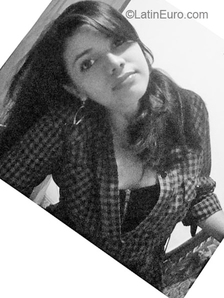 Date this nice looking Colombia girl Andrea from Medellin CO6409
