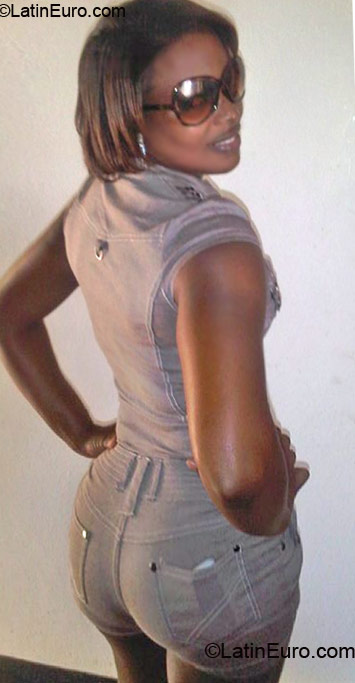 Date this foxy Jamaica girl Cashmain from Clarendon JM196