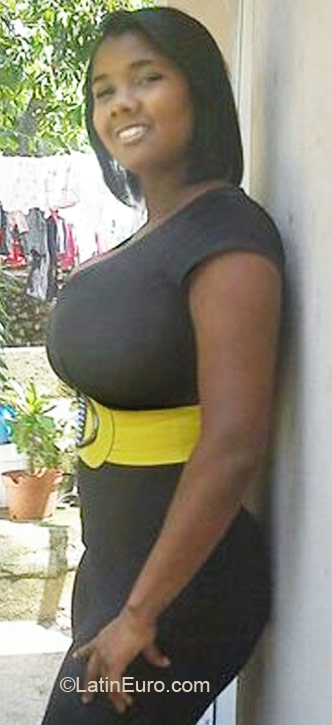 Date this good-looking Dominican Republic girl Miltha from Santo Domingo DO6736