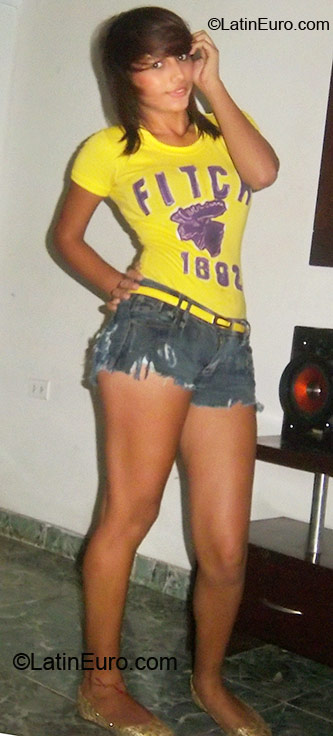 Date this sultry Colombia girl Valeri from Santa Marta CO6432