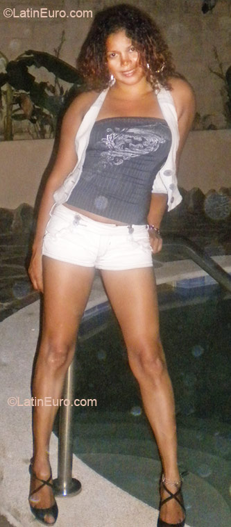 Date this nice looking Dominican Republic girl Leocadia from Santiago DO6793