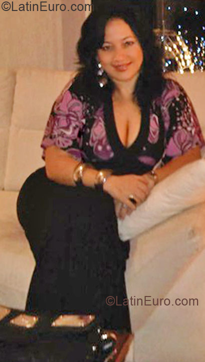 Date this attractive Colombia girl Talula from Cartagena CO6454