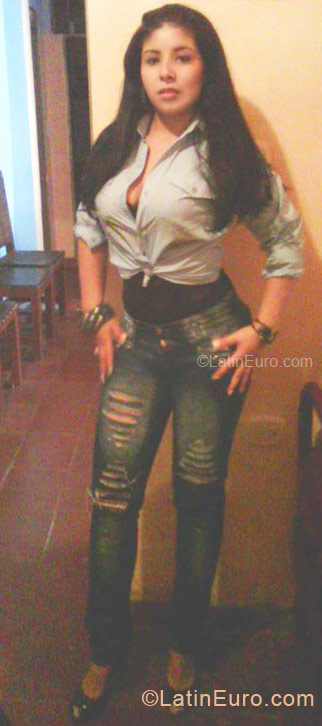 Date this good-looking Colombia girl Tatiana from Armenia CO6470