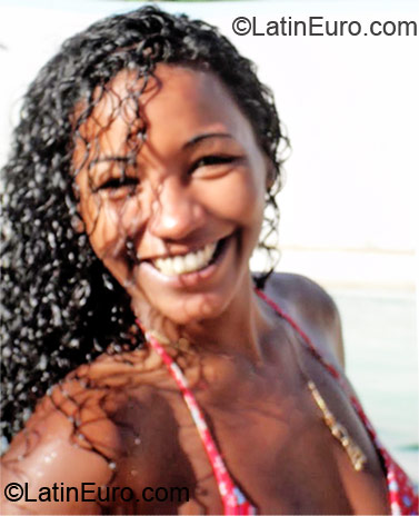 Date this happy Brazil girl Greiciele from Quissama BR6239