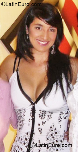 Date this young Colombia girl Ivonne from Bogota CO6492