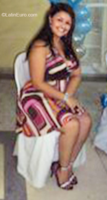 Date this voluptuous Colombia girl Divanis from Barranquilla CO6495