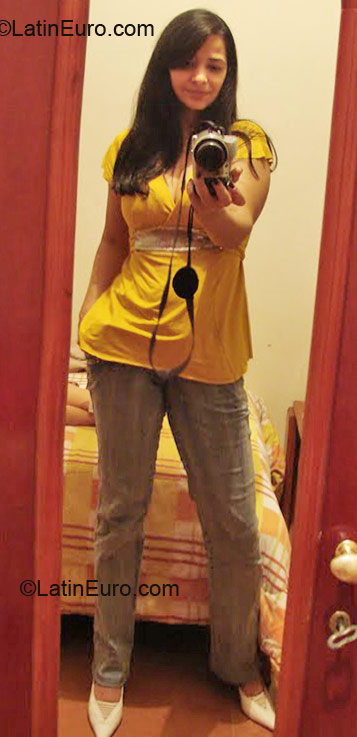 Date this nice looking Brazil girl Luciane from Rio De Janeiro BR4787