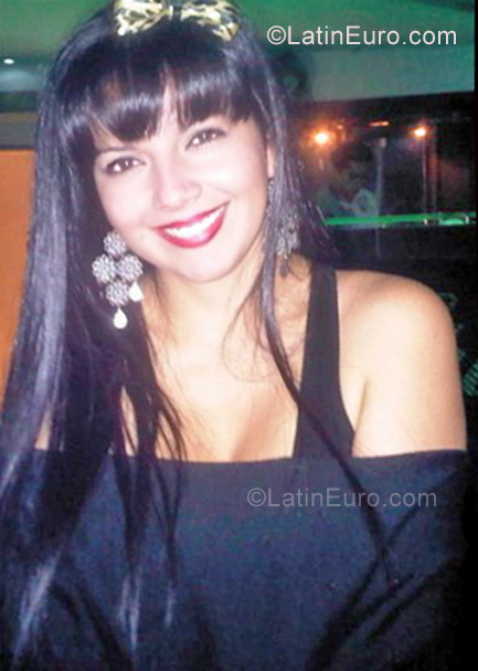 Date this attractive Colombia girl Nataly from Bogota CO6559