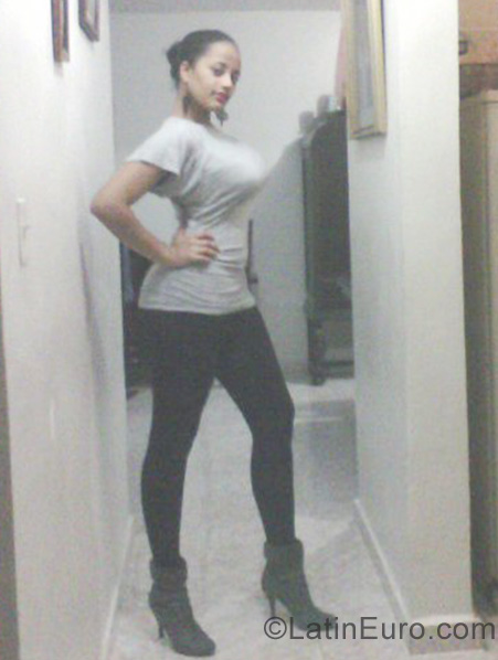 Date this delightful Dominican Republic girl Leecey from Cabarete DO13841