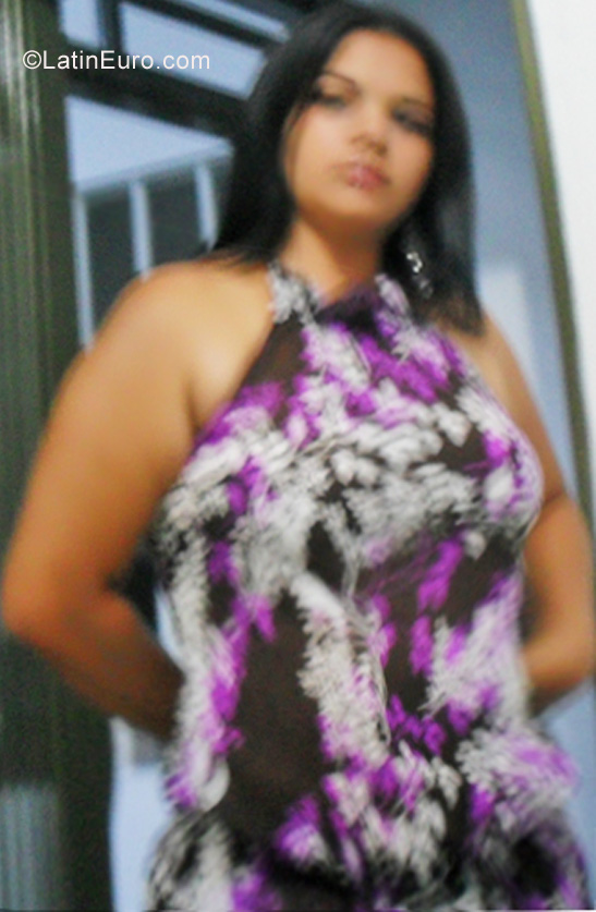 Date this happy Colombia girl Jenni from Cali CO6583