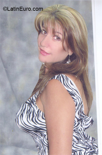 Date this voluptuous Colombia girl Nechy from Medellin CO6603