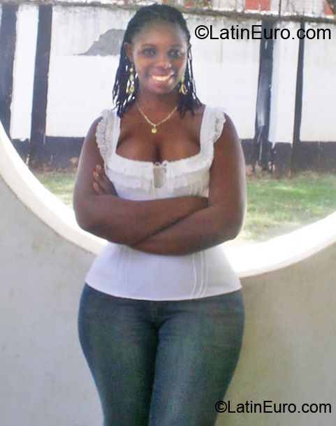 Date this cute Kenya girl Lovie from Nairobi KE28