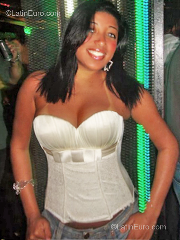 Date this nice looking Brazil girl Aryane from Rio De Janeiro BR4956