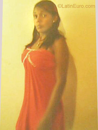 Date this stunning Dominican Republic girl Yose from Santo Domingo DO7086