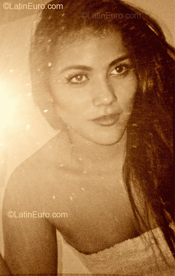Date this foxy Ecuador girl Alba from Milagro EC85