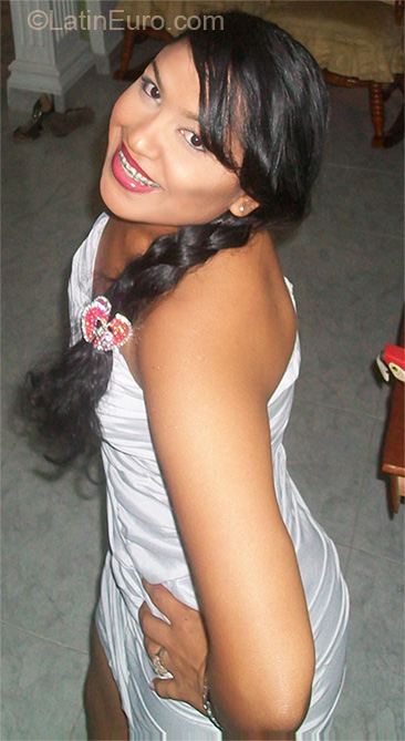 Date this pretty Colombia girl Lily from Cartagena CO6683