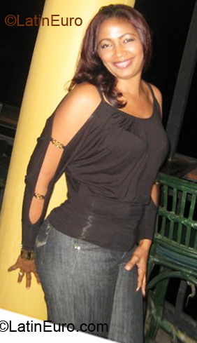 Date this pretty Dominican Republic girl Angelina from Santiago DO7213