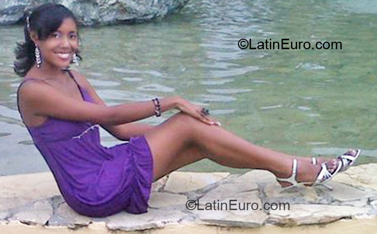 Date this sultry Dominican Republic girl Loranna from Puerto Plata DO7225