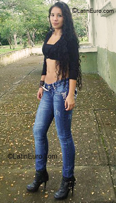 Date this charming Colombia girl Juliana from Armenia CO6764