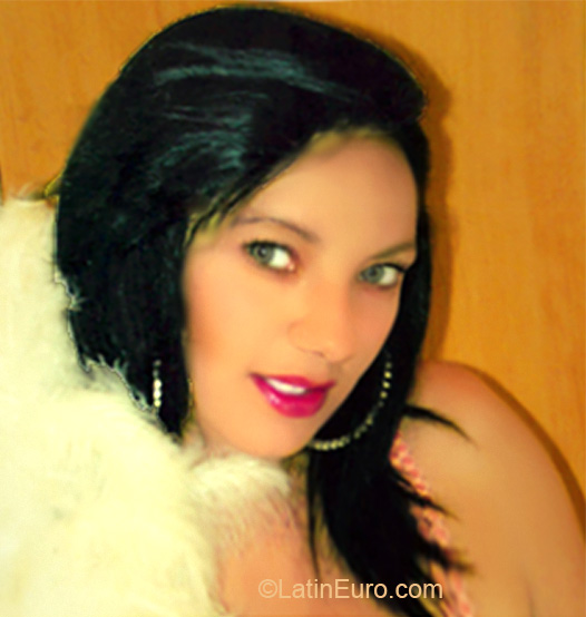 Date this sultry Brazil girl Valeria from Rio De Janeiro BR5062