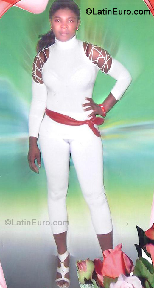 Date this hard body Dominican Republic girl Modesta from Santo Domingo DO7266