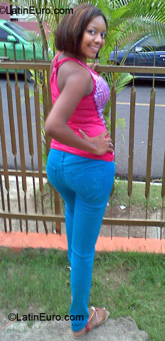 Date this georgeous Dominican Republic girl Francis from Santo Domingo DO7330