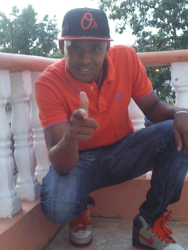 Date this happy Dominican Republic man Leonard from Santo Domingo DO7367