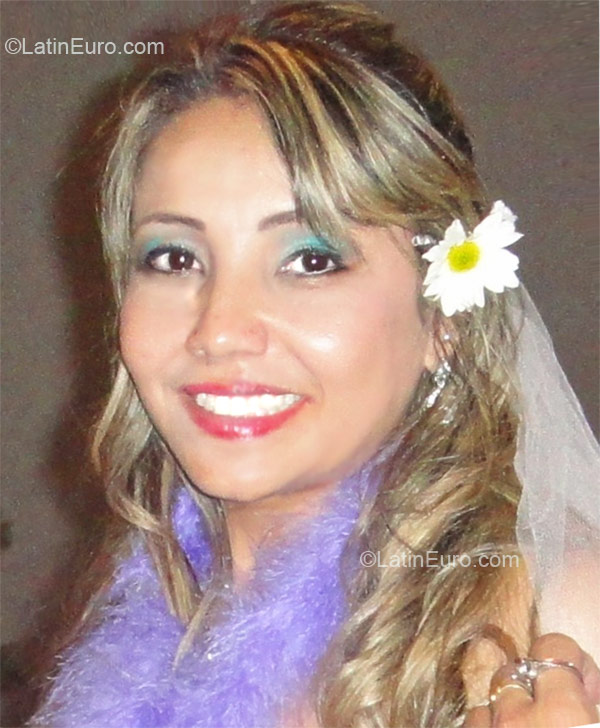 Date this athletic Brazil girl Edna from Goiania BR5205