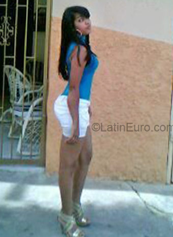 Date this good-looking Dominican Republic girl DAISY from Santiago DO7588