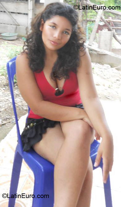Date this charming Honduras girl Julissa from Comayagua HN328