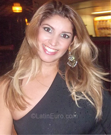 Date this charming Brazil girl Fatima from Salvador BR5332