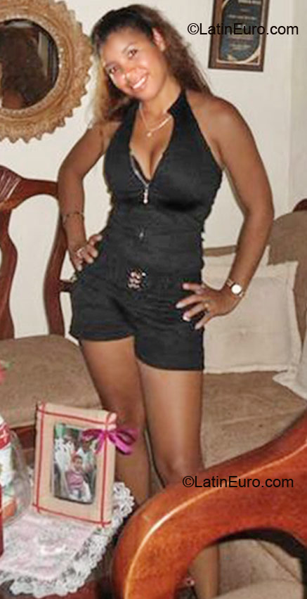 Date this happy Dominican Republic girl Fatima liceyda from San Pedro De Macoris DO7685