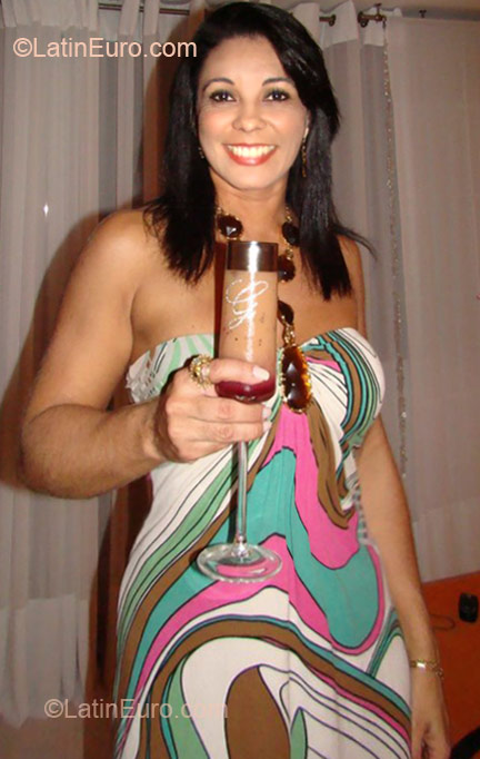 Date this athletic Brazil girl Gizeli from Vitoria BR5345