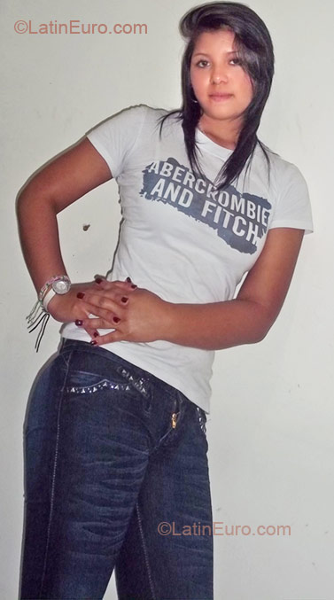 Date this happy Colombia girl Diana from Bogota CO7081