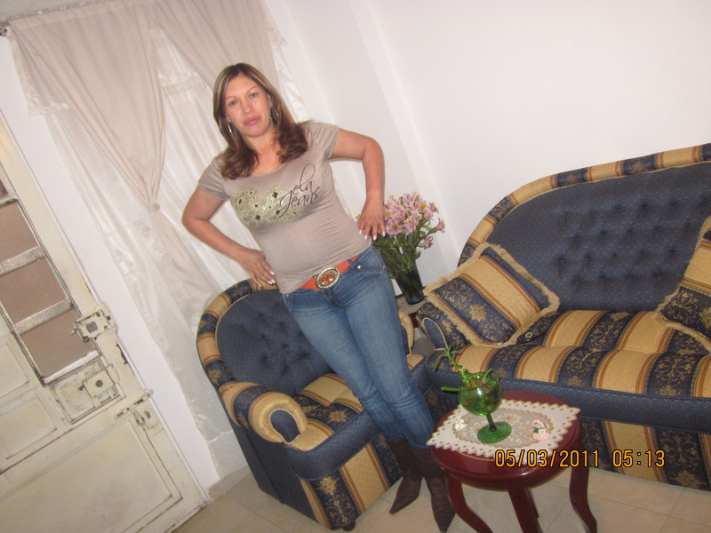 Date this nice looking Colombia girl LAURA from Bogota CO7083