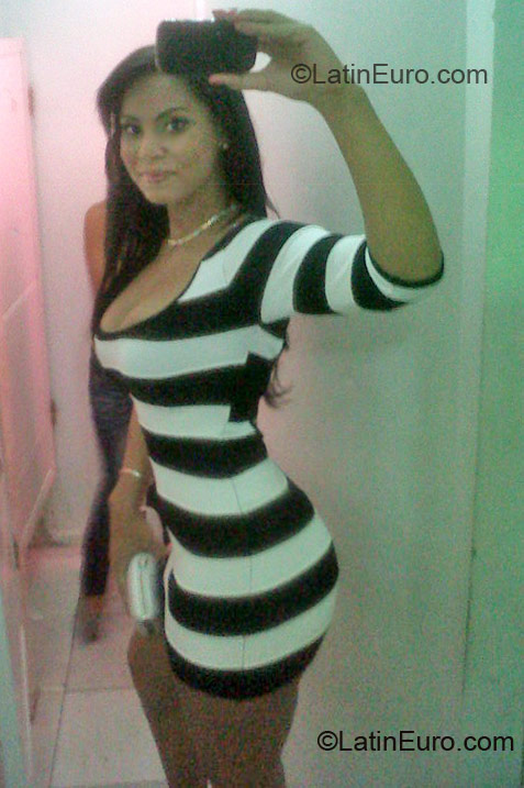 Date this happy Dominican Republic girl Neicy from Santo Domingo, Repulica Domnicana DO7718