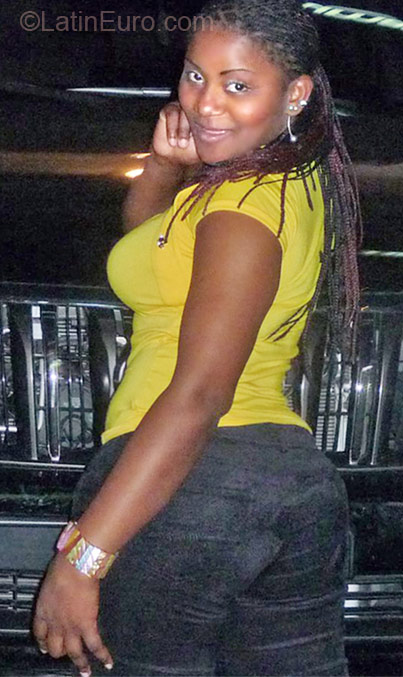 Date this delightful Dominican Republic girl Claudia from La Romana DO8595