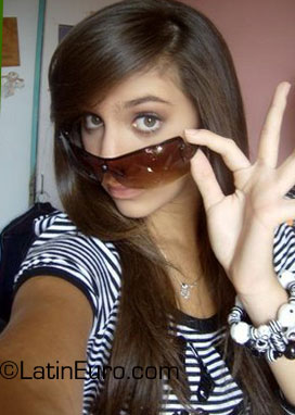 Date this hot Venezuela girl Yenifer from Caracas VE68