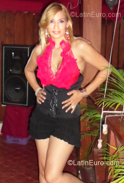 Date this beautiful Dominican Republic girl Elizabeth from Santo Domingo DO20566