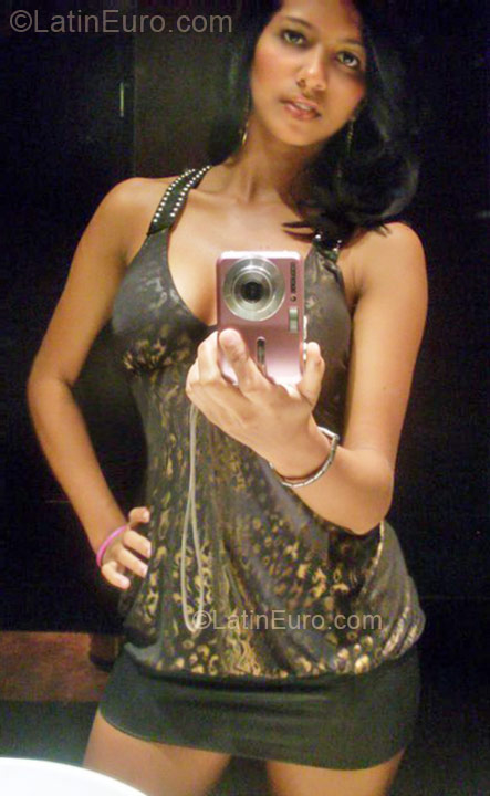 Date this nice looking Dominican Republic girl Dominican from Santo Domingo DO7850