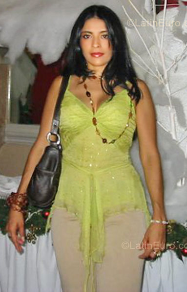Date this pretty Colombia girl Adriana from Cartagena CO7179