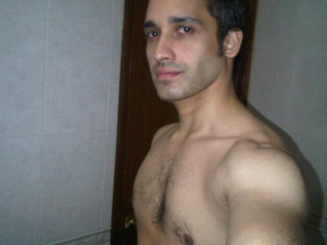 Date this young Pakistan man Alyito74 from Karachi PK27