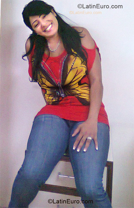 Date this hot Dominican Republic girl Euridice from Santo Domingo DO7899