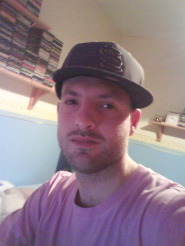 Date this pretty United Kingdom man Ricky from Bristol GB527