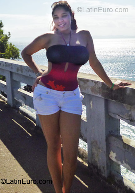 Date this gorgeous Dominican Republic girl Sovietica from Santo Domingo DO7940