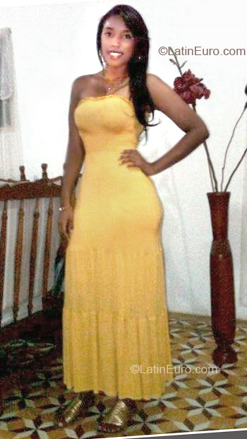 Date this pretty Colombia girl Tatiana from Cartagena CO7288