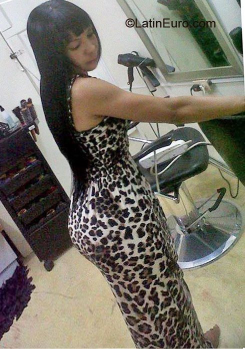 Date this sultry Dominican Republic girl Margaret from Santiago DO8031